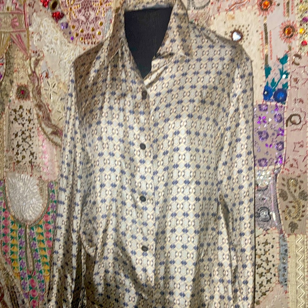 100% Silk Patterned 6 Buttoned Blouse - image 1